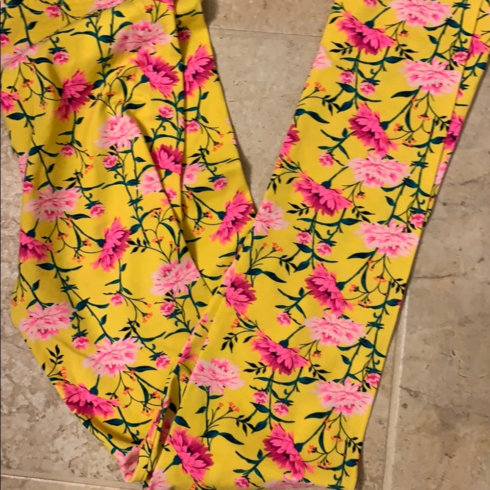 HUGH QUALITY LEGGINGS! NEVER WORN!